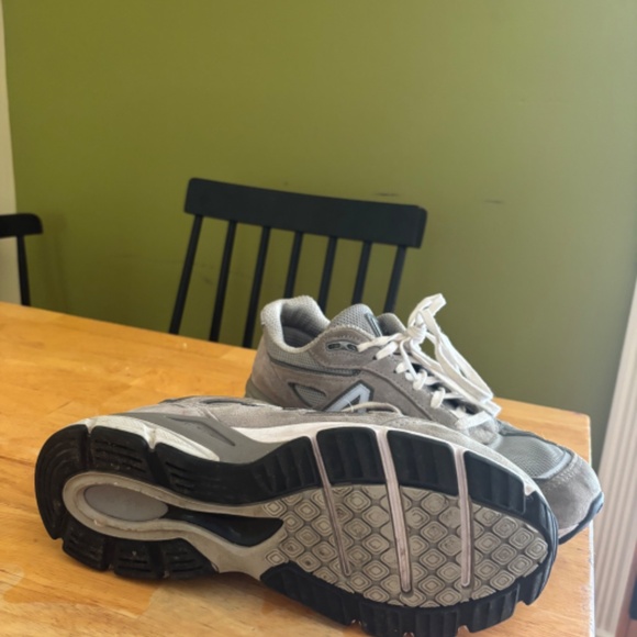 New Balance 990v4 - Picture 3 of 4